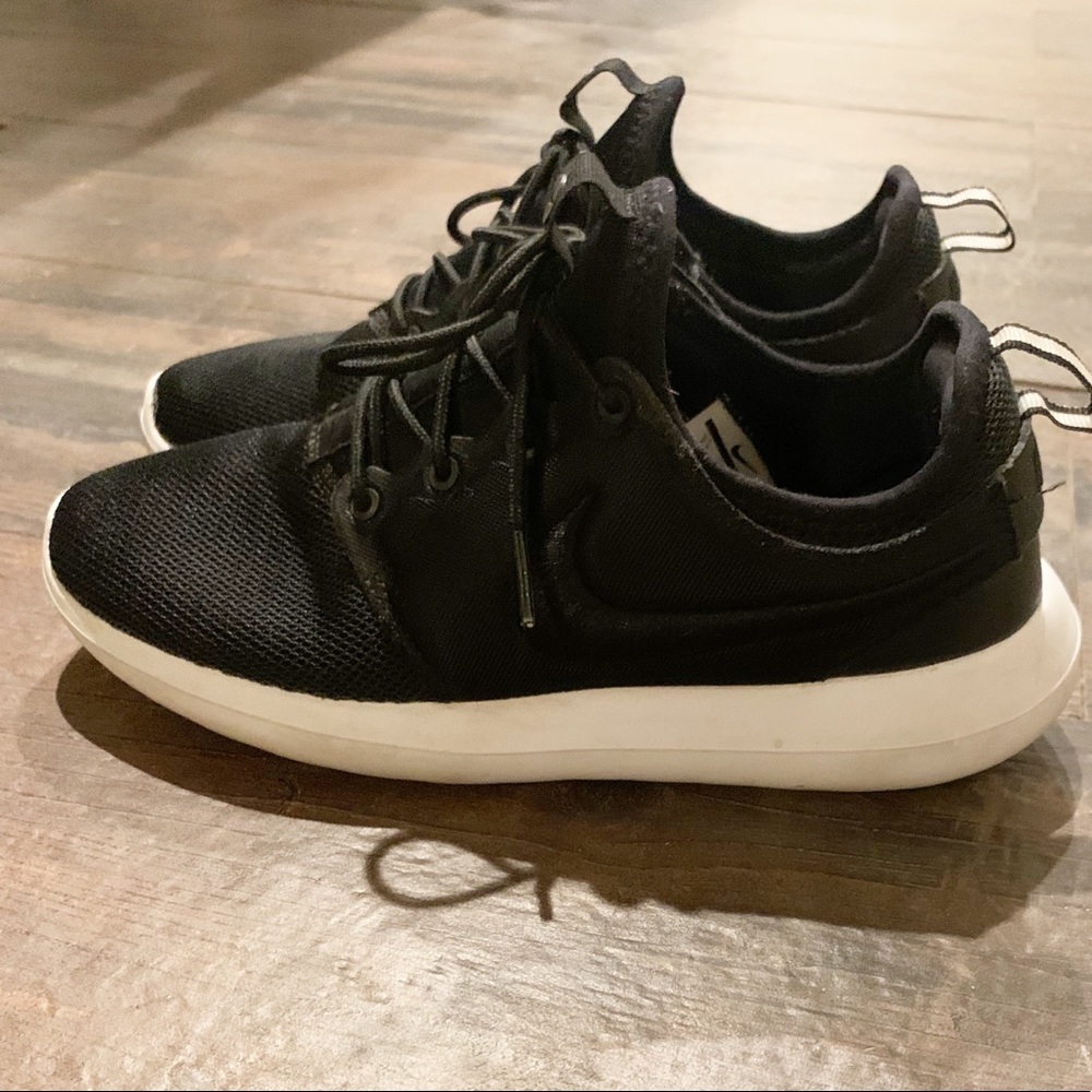 Black Nike Woman’s Tennis Shoes